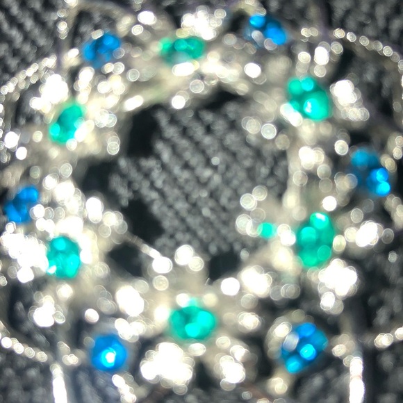 Sarah Coventry silver brooch with cobalt blue and emerald green gems. - Picture 4 of 5